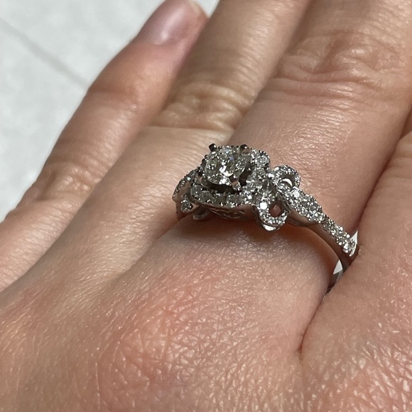 Vera Wang 14KT WG 3/4 CTTW Diamond Ring HI/I1 - Picture 10 of 12